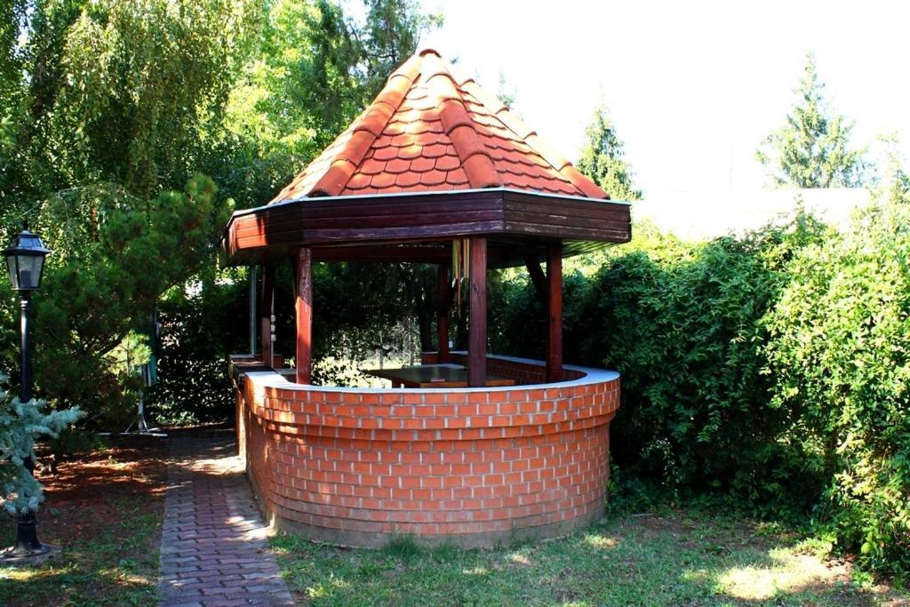 Hotel Jarja Panzio Hajdúszoboszló Exterior foto